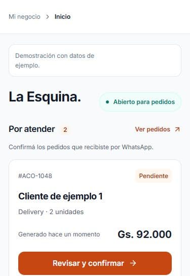 Vista real del panel de ejemplo: pedidos pendientes con productos, modalidad de entrega y total para revisar.